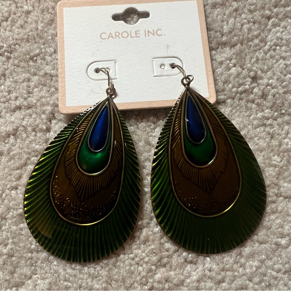 Beautiful peacock ๐ฆ earrings. - Picture 2 of 6